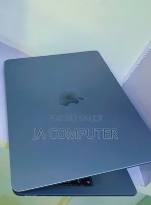 New Laptop Apple MacBook Air 2022 M2 16GB Apple M2 SSD 256GB