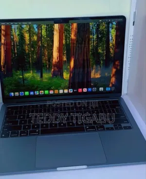 Photo - New Laptop Apple MacBook Air 2022 M2 16GB Apple M2 SSD 256GB