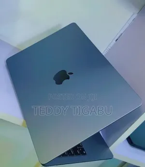 New Laptop Apple MacBook Air 2022 M2 16GB Apple M2 SSD 256GB