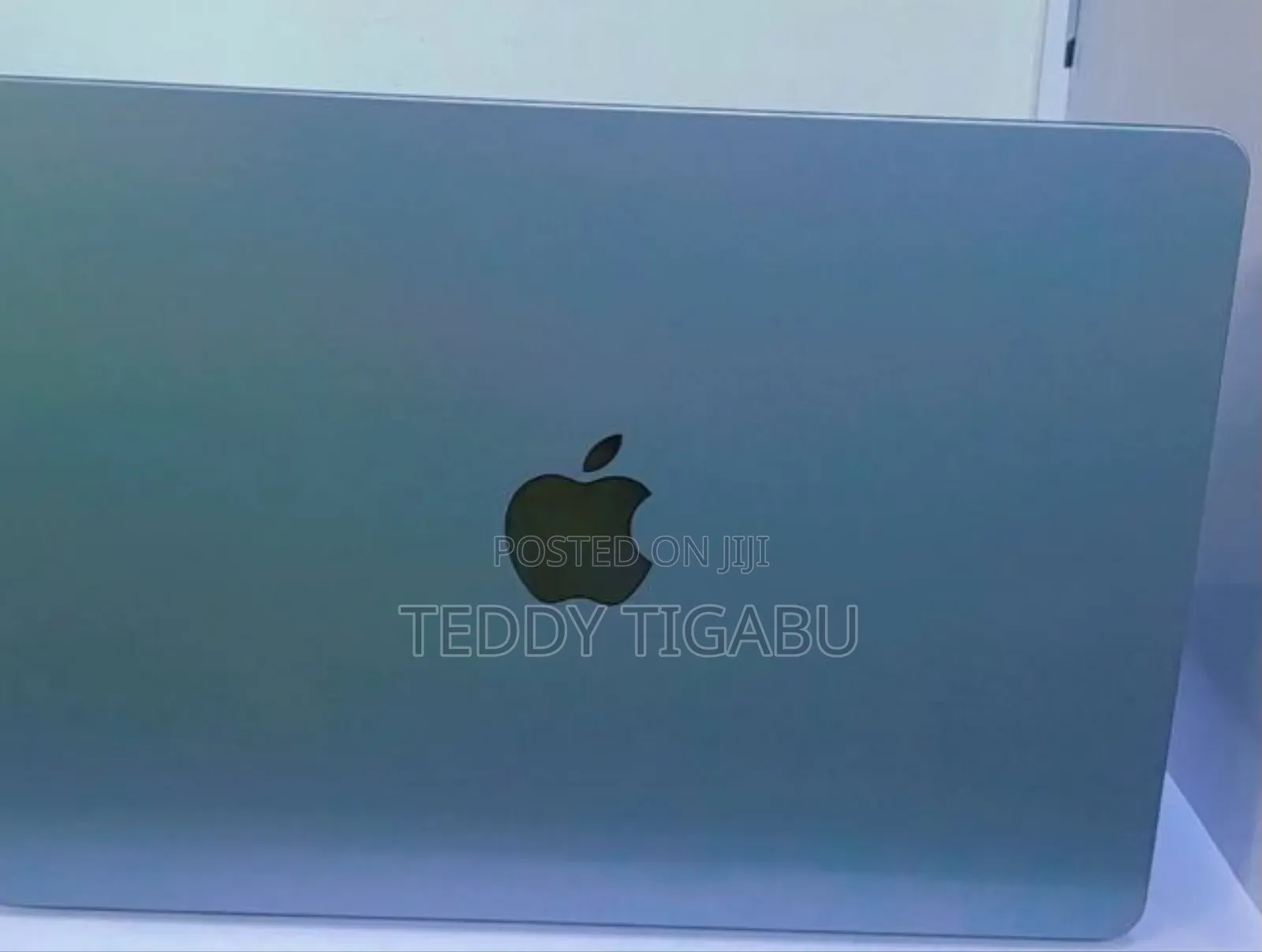 New Laptop Apple MacBook Air 2022 M2 16GB Apple M2 SSD 256GB