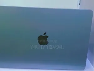 New Laptop Apple MacBook Air 2022 M2 16GB Apple M2 SSD 256GB