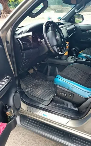 Toyota Hilux 2022 Gray