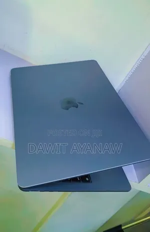 Photo - New Laptop Apple MacBook Air 2022 M2 16GB Apple M2 SSD 256GB