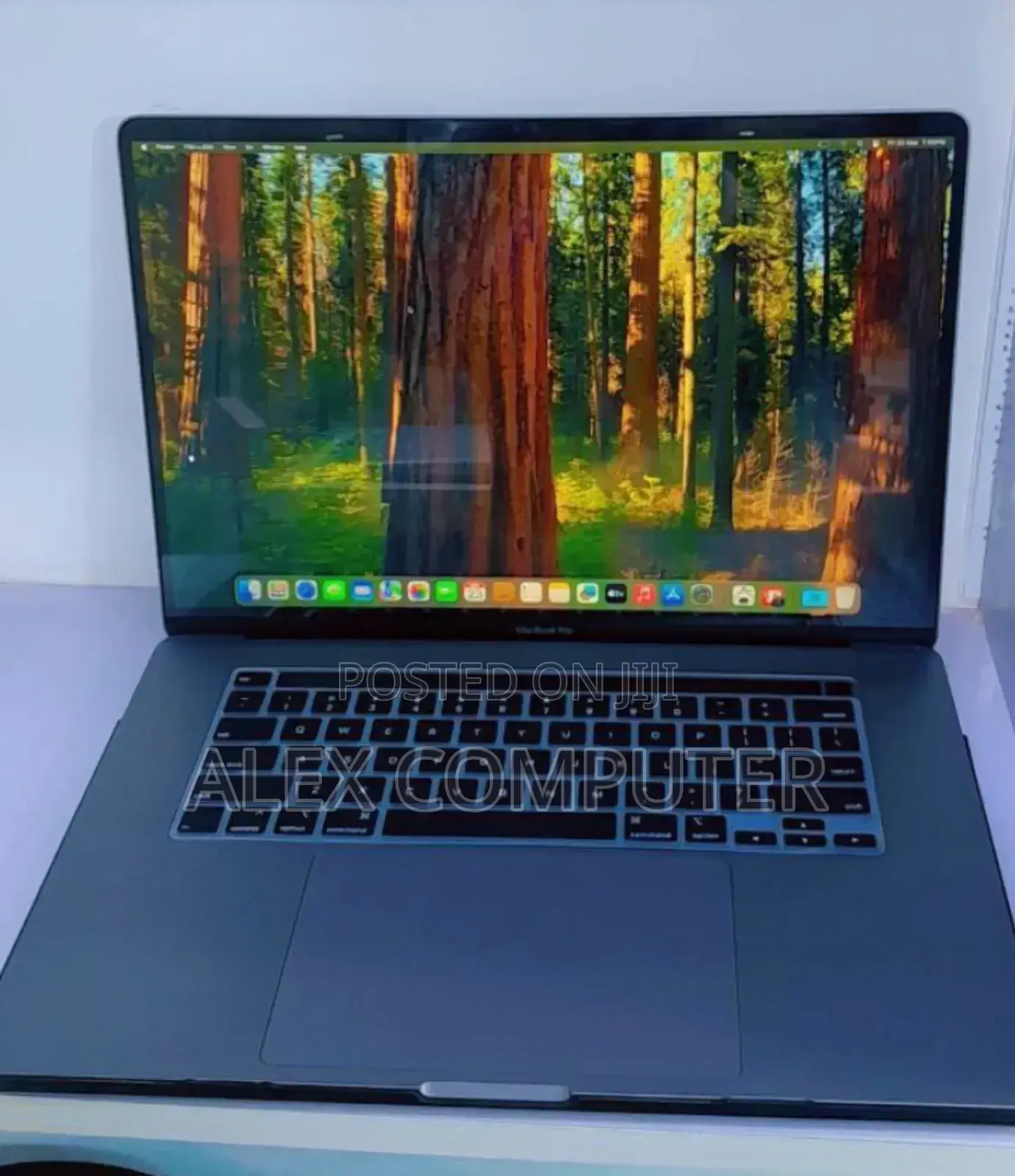 New Laptop Apple MacBook Pro 2019 16GB Intel Core I9 SSD 512GB