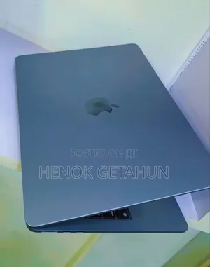 Photo - New Laptop Apple MacBook Air 2022 M2 16GB Apple M2 SSD 256GB