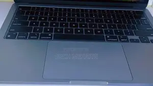 New Laptop Apple MacBook Air 2022 M2 16GB Apple M2 SSD 256GB