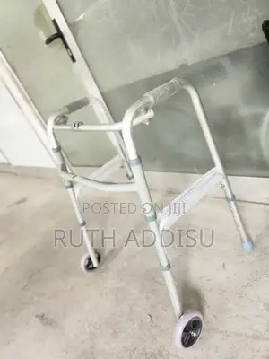 Photo - Medical Walker狡辯foldable Walker底下walker然袴almunijm Walker