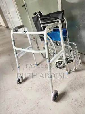 Photo - Walker猴子walker片刻walker巢自foldable Walker朱明medical Walker