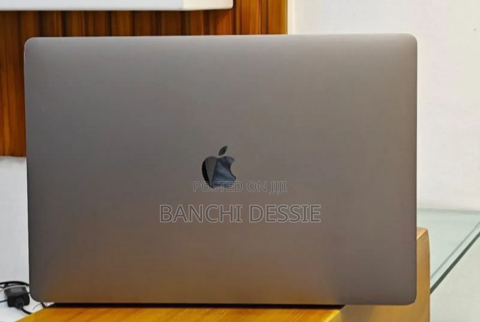 New Laptop Apple MacBook Pro 2019 16GB Intel Core i9 SSD 512GB