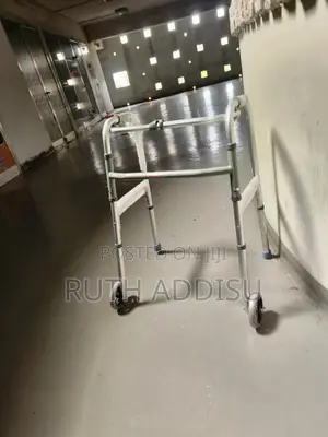 Photo - Foldable Walker垢之medical Walker坂你walker脆弱brand New Walker
