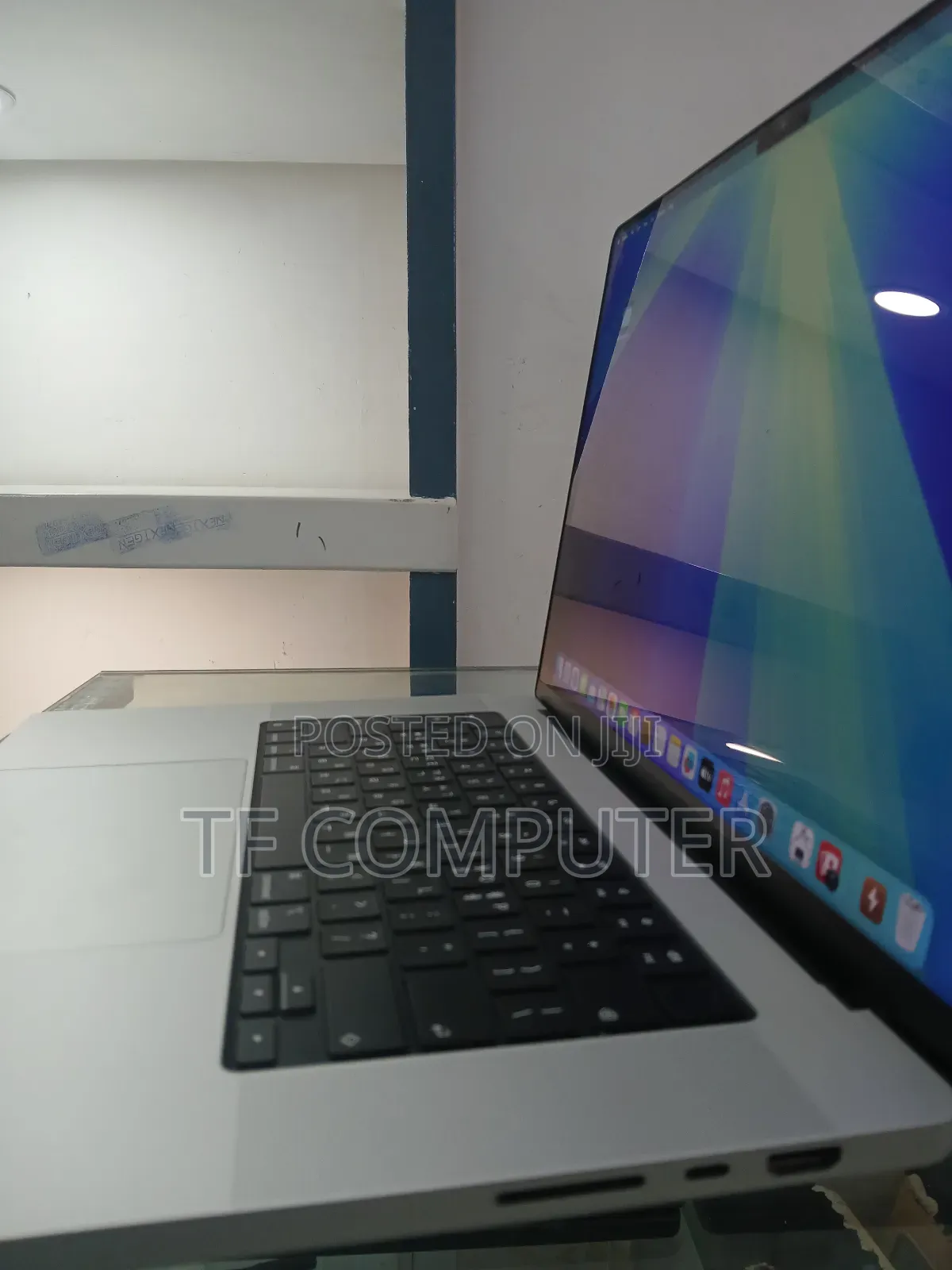 New Laptop Apple MacBook Pro 2021 M1 16GB Apple M1 Pro SSD 1T