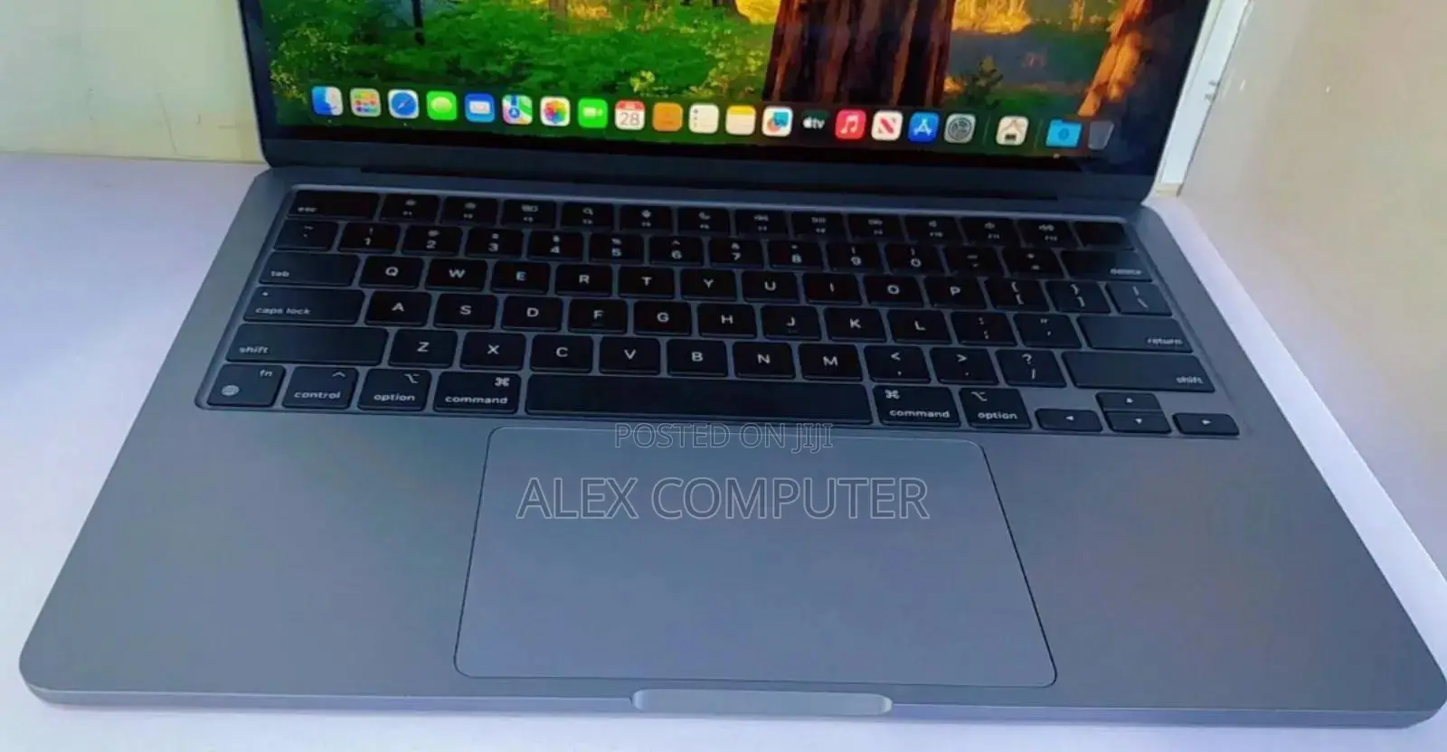 New Laptop Apple MacBook Air 2022 M2 16GB Apple M2 SSD 256GB