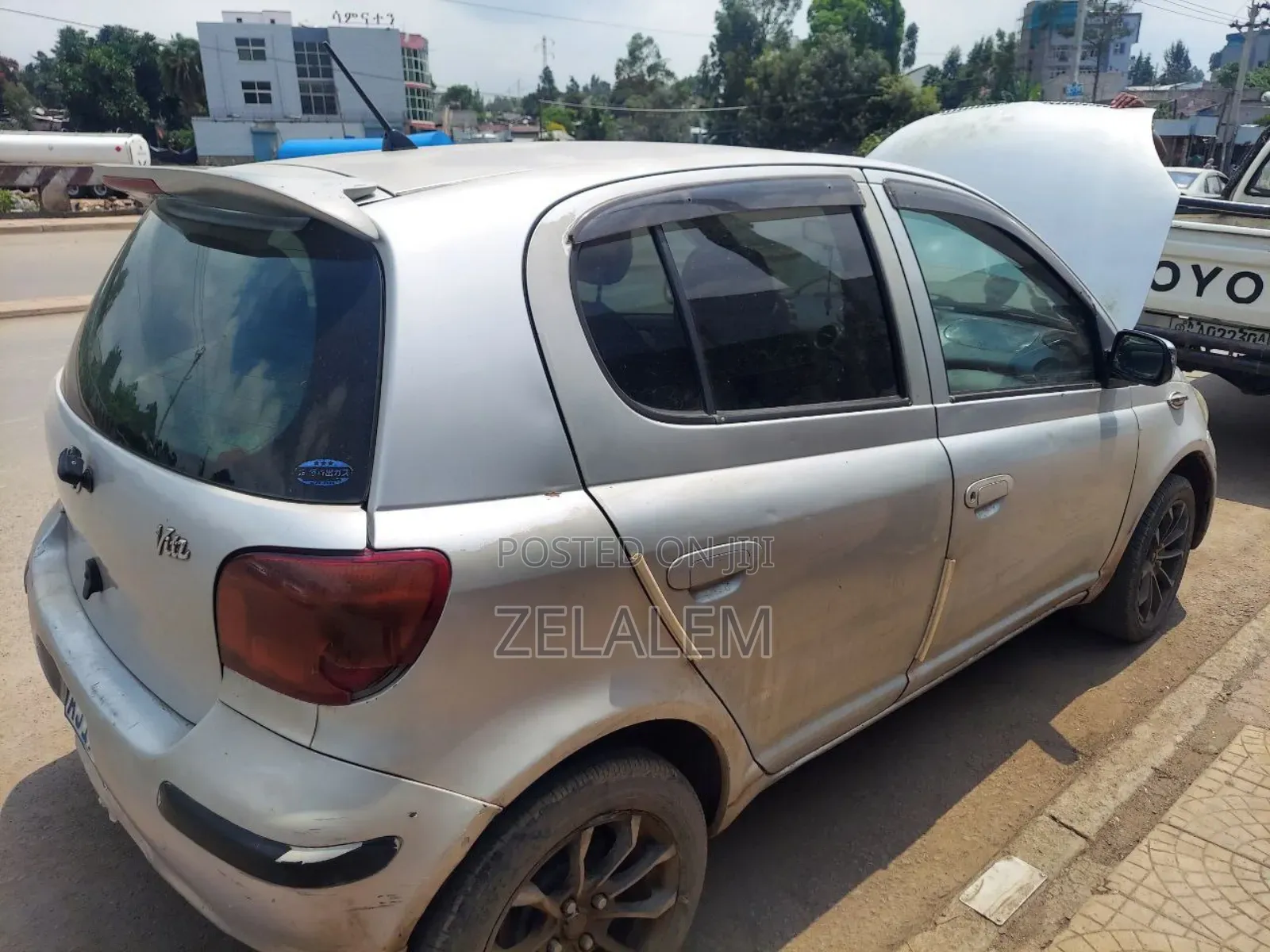 Toyota Vitz 2002 White