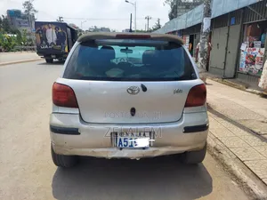 Toyota Vitz 2002 White