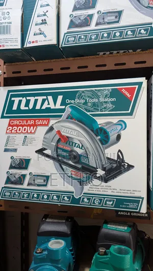 Total Circular Saw 2200w