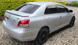 Toyota Yaris 2010 Silver