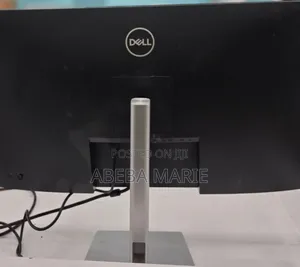 Photo - Dell P3223qe – 31.5′′ Monitor
 Display: