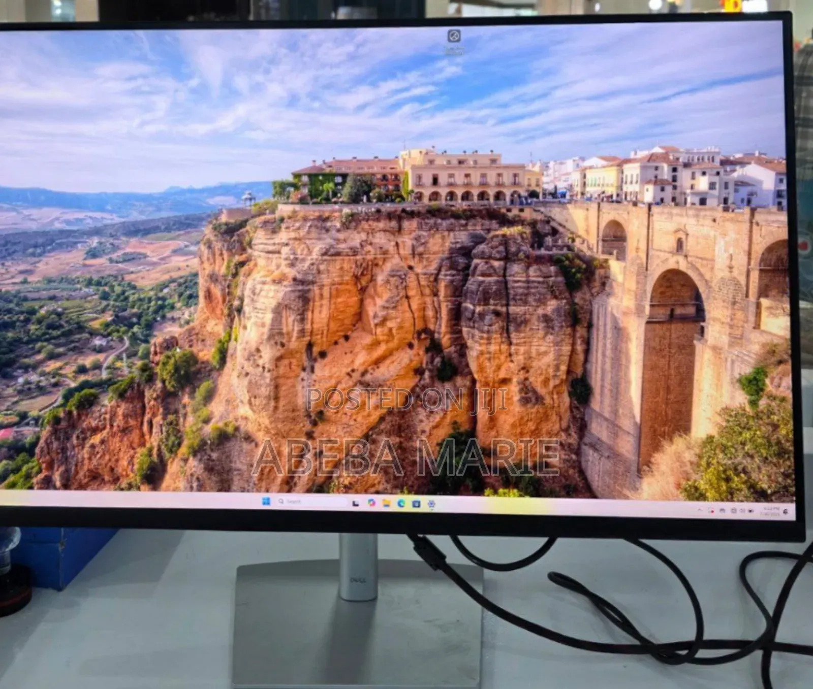 Dell P3223qe – 31.5′′ Monitor
 Display: