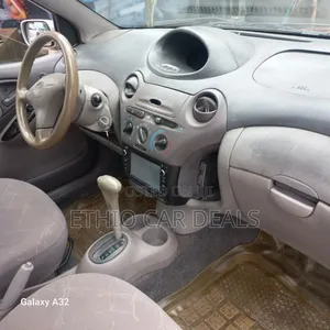 Toyota Platz 2002 Silver