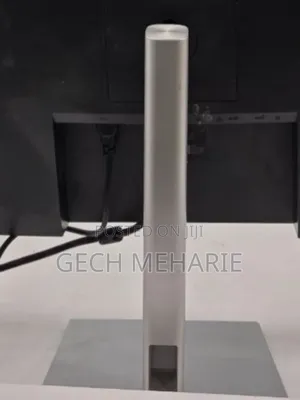 Photo - Dell P3223qe – 31.5′′ Monitor
 Display: