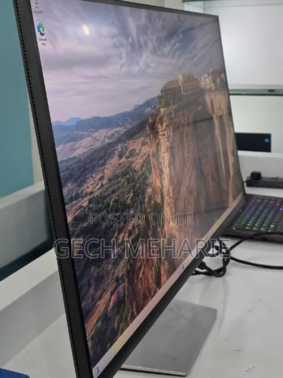 Dell P3223qe – 31.5′′ Monitor
 Display: