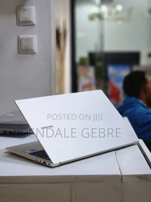 New Laptop Samsung Galaxy Book 2 8GB Intel Core I5 SSD 512GB