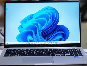 New Laptop Samsung 8GB Intel Core I7 SSD 512GB