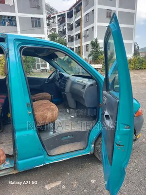 Photo - Toyota HiAce 1999 Green