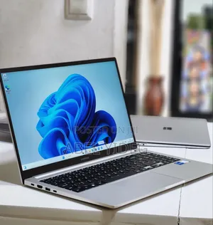 New Laptop Samsung 8GB Intel Core I5 SSD 512GB