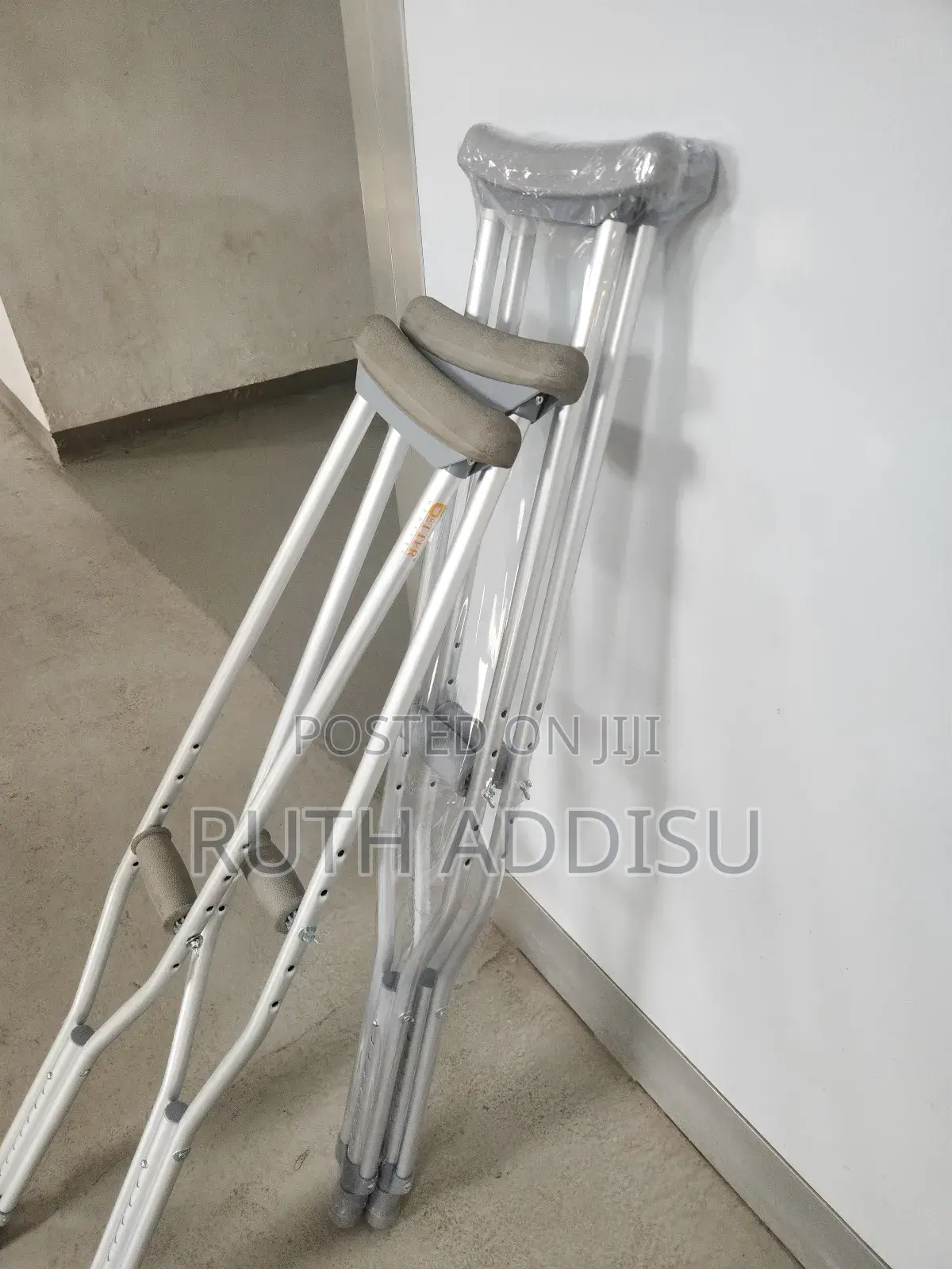 Axillary Bilateral Crutches南部axillary Crutches者或axillary New