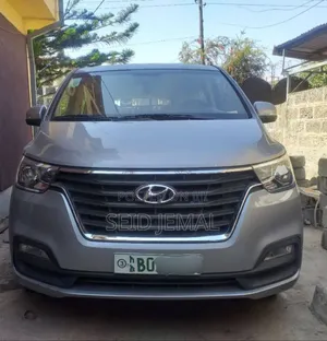 Photo - Hyundai H1 2020 Silver