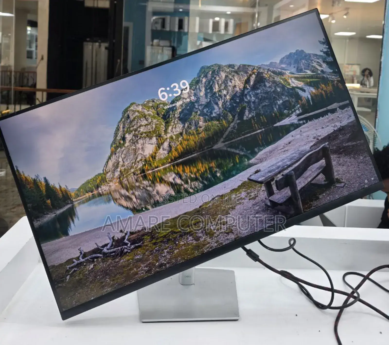 Dell P3223qe – 31.5′′ Monitor Display: 31.5′′