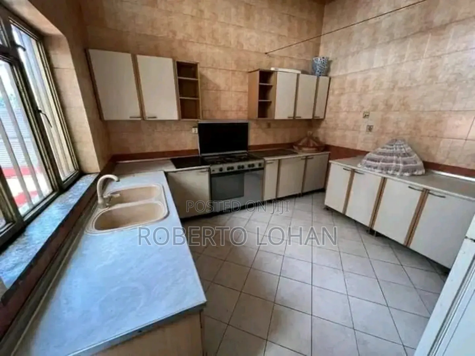 Furnished 4bdrm House in Bole, Olompiya for rent