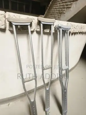 Photo - Axillary Bilateral Crutches衫軍crutches朱紅crutches麗都crutches