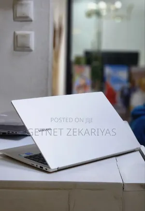 Photo - New Laptop Samsung 8GB Intel Core I5 SSD 512GB