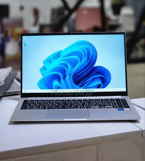 New Laptop Samsung 8GB Intel Core I5 SSD 512GB