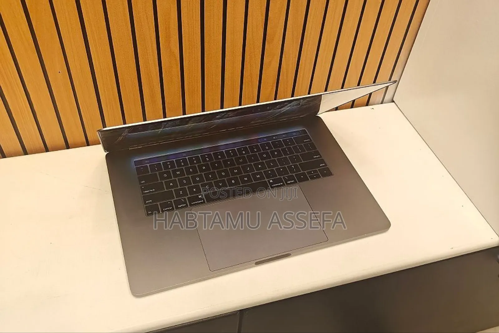 New Laptop Apple MacBook Pro 2019 16GB Intel Core I9 SSD 512GB