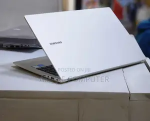 Photo - New Laptop Samsung 8GB Intel Core I5 SSD 512GB