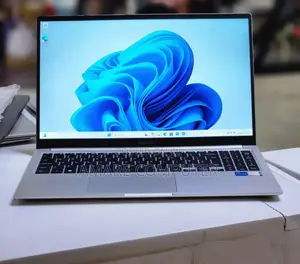 New Laptop Samsung 8GB Intel Core I5 SSD 512GB