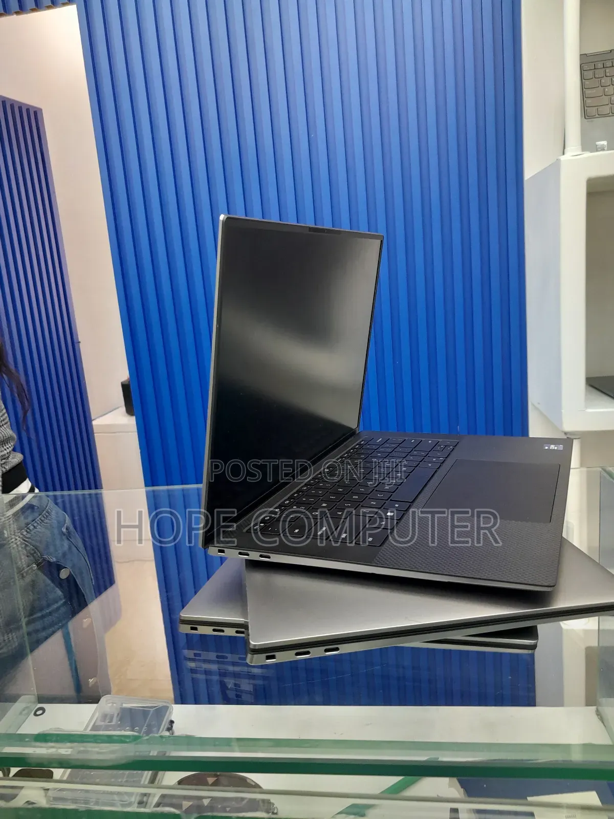 New Laptop Dell Precision 17 7720 32GB Intel Core I9 SSD 1T