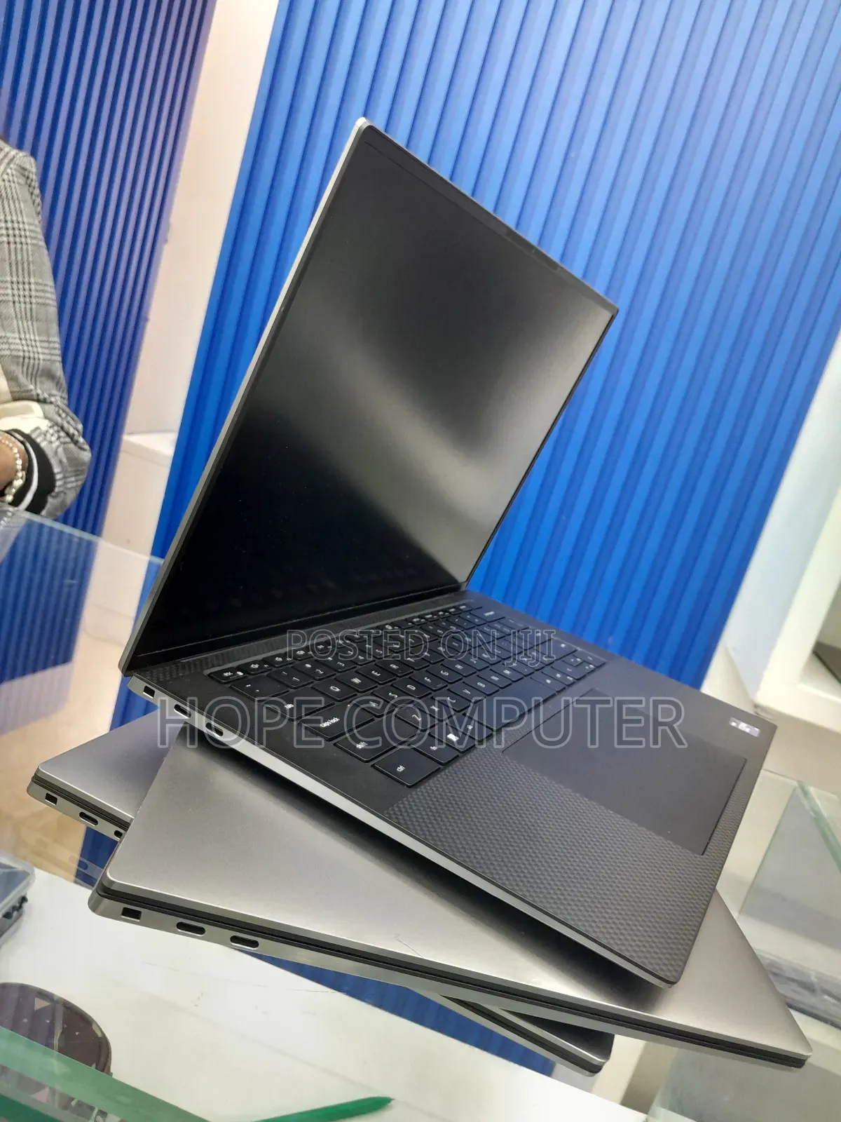 New Laptop Dell Precision 17 7720 32GB Intel Core I9 SSD 1T