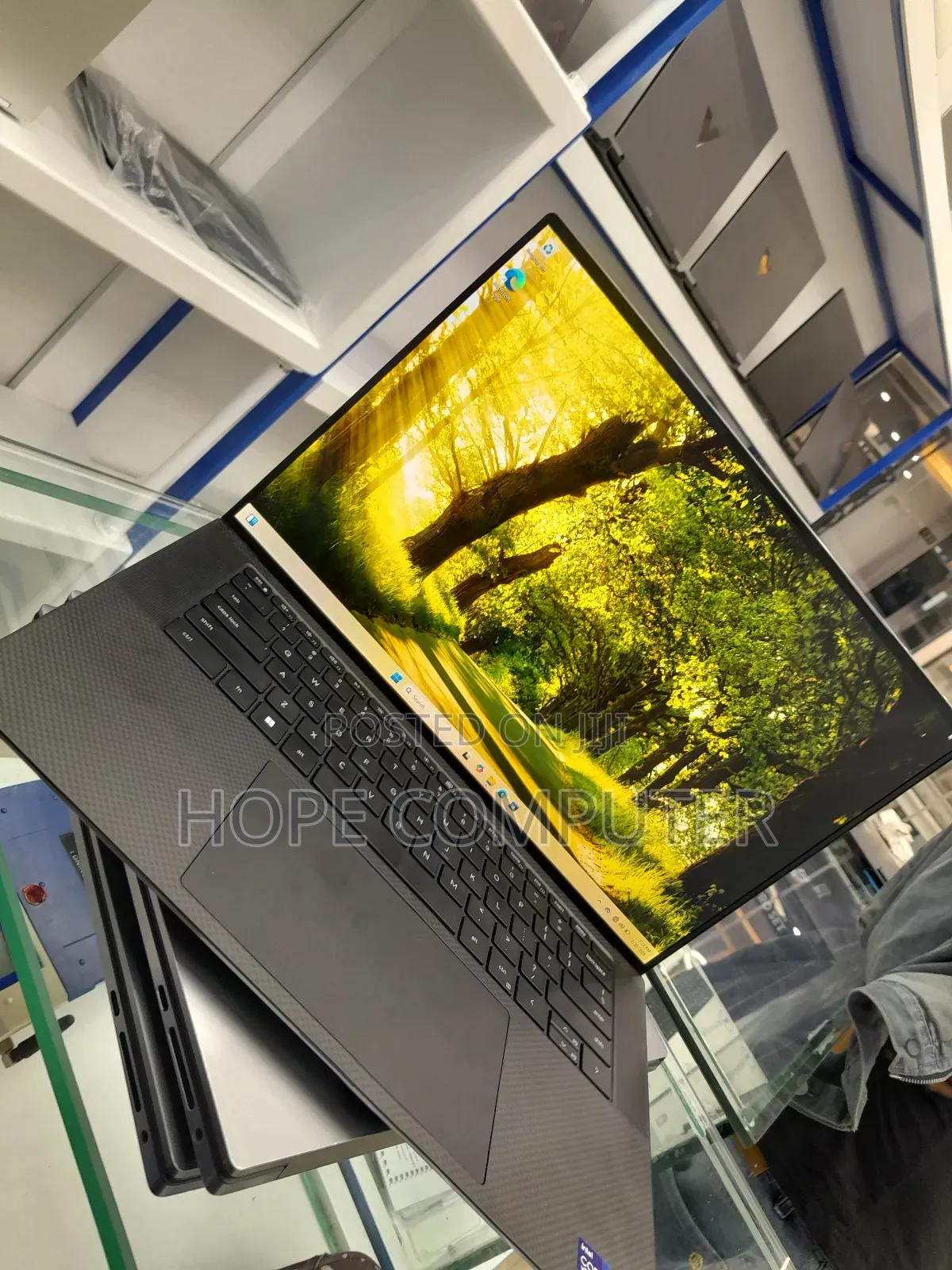 New Laptop Dell Precision 17 7720 32GB Intel Core I9 SSD 1T