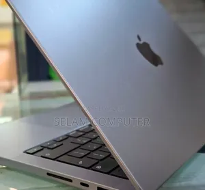 Photo - New Laptop Apple MacBook Pro 2021 M1 16GB Apple M1 SSD 512GB