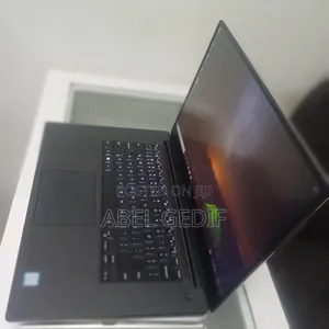 New Laptop Dell Precision 5520 16GB Intel Core I7 SSD 512GB