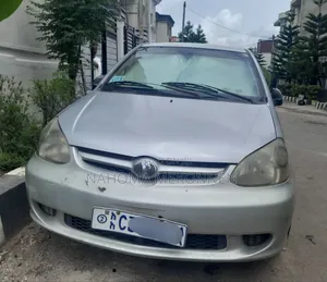 Photo - Toyota Platz 2005 Silver