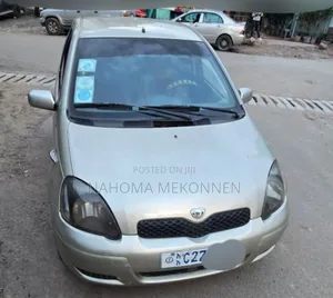 Photo - Toyota Vitz 2002 Gold
