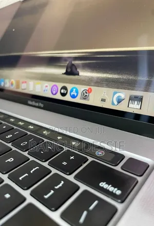 New Laptop Apple MacBook Pro 2019 16GB Intel Core I9 SSD 512GB