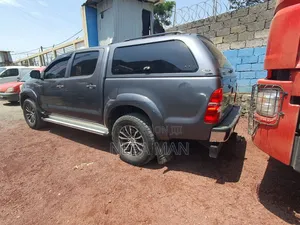 Toyota Hilux 2013 Blue