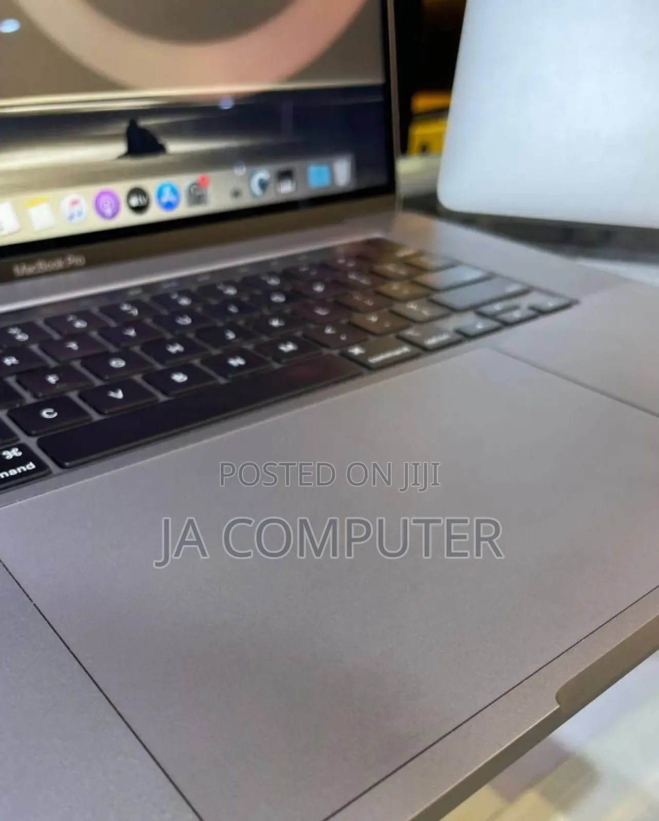 New Laptop Apple MacBook Pro 2019 32GB Intel Core I9 SSD 512GB