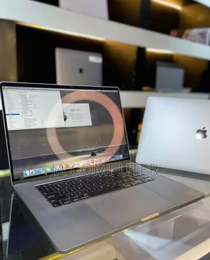 Photo - New Laptop Apple MacBook Pro 2019 32GB Intel Core I9 SSD 512GB